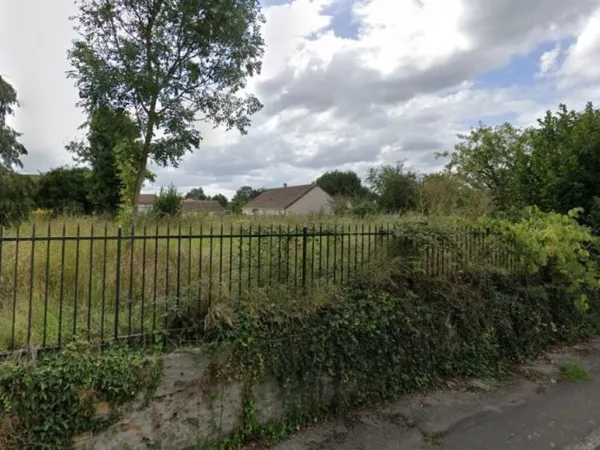 Terrain 305 m²