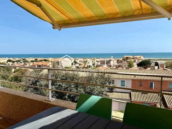 Appartement VUE MER - 2 chambres avec terrasse, jardinet et stationnement privé.
