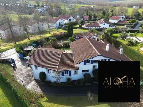Villa 8 pièces 331 m²