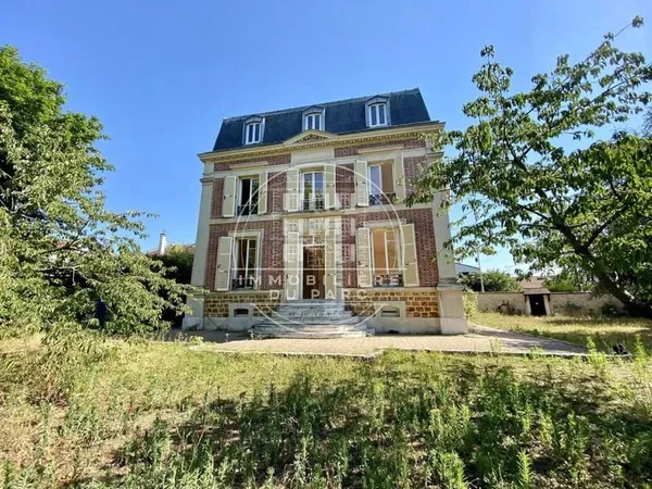 Maison 10 pièces 285 m²