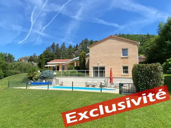Maison 7 pièces 221 m²