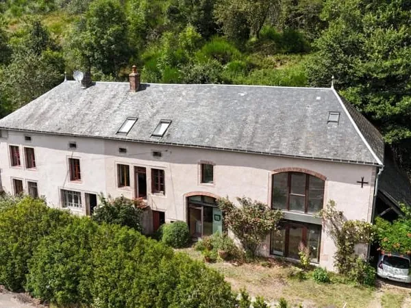 Ancienne fermette rénovée avec local professionnel