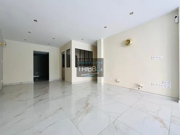 THUIR CENTRE LOCAL COMMERCIAL 55.96 m2