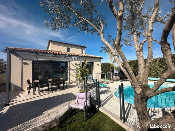 Villa 4 faces avec piscine