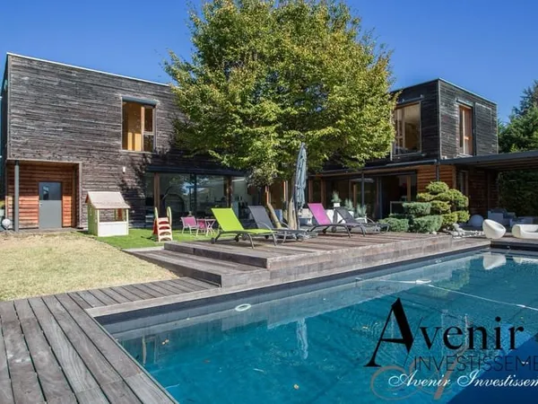 NEYRON - VILLA D'ARCHITECTE - PISCINE - 1500m2 JARDIN - 320M2 - 7 PIECES - 4 CHAMBRES