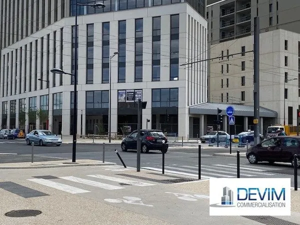 Local commercial 285 m²