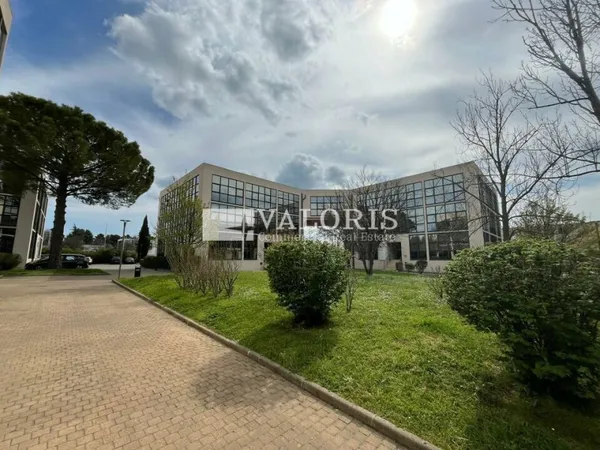 Local professionnel 183 m²