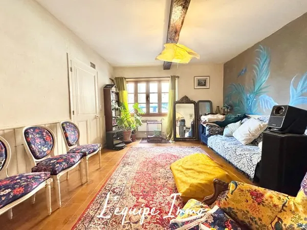 Charmante maison de village du XIXe siècle avec garage, au c
