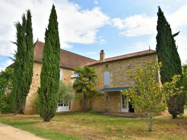 Magnifique maison de vigneron, son chai et son vignoble renommés.