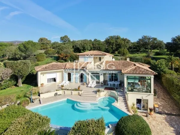 SAINT RAPHAEL VILLA DE PRESTIGE SUR LES GOLFS