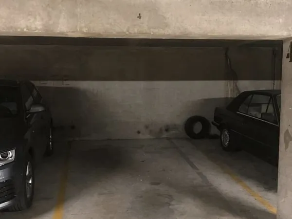 Place de stationnement dans parking souterrain sécurisé