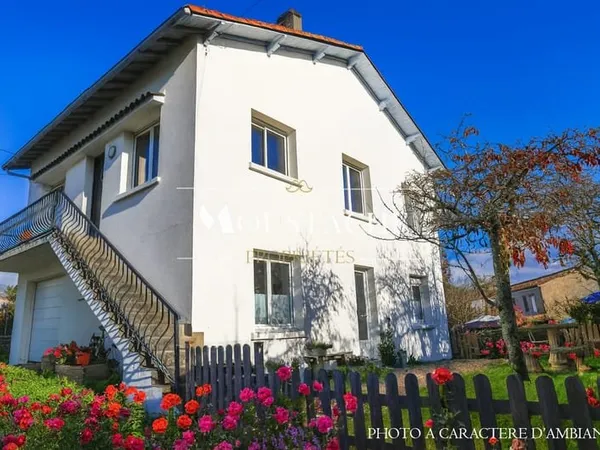 AGRÉABLE MAISON FAMILIALE AVEC APPARTEMENT - A 700m DE LA PL