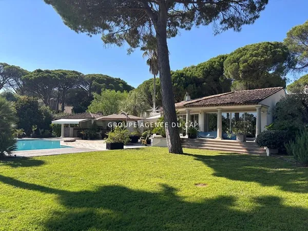 Villa d'exception à vendre à Saint Raphaël - Valescure, 7 pièces, piscine chauffée