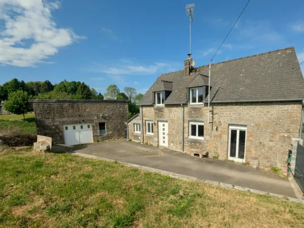 Maison en pierres rénovée (2022) 4 pièces - Terrain de 3 700 m² - Louvigné-du-Désert