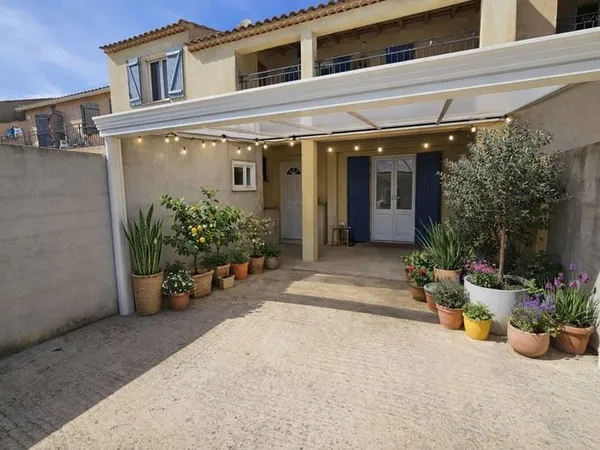 Appartement T4 St Maximin La Sainte Baume de 87 m2 avec extérieur et parking