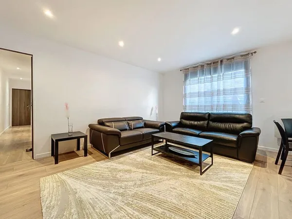 APPARTEMENT DE TYPE 4 - REFAIT À NEUF - PROCHE FUTUR NEOMA