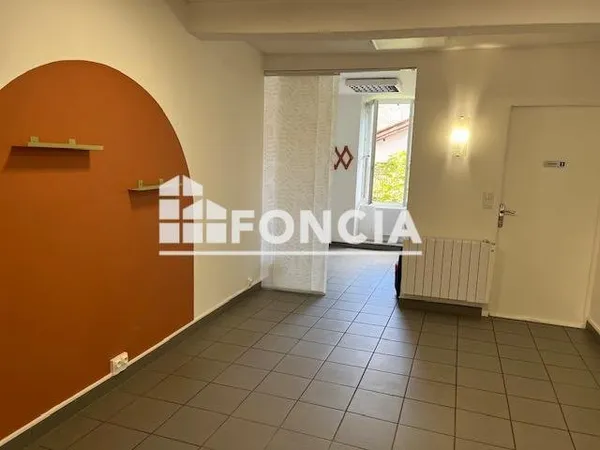 Location - Local commercial - 30 m² - 4 400 €/an HC HT -