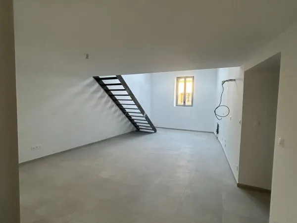 Appartement entièrement rénové à Suze la rousse