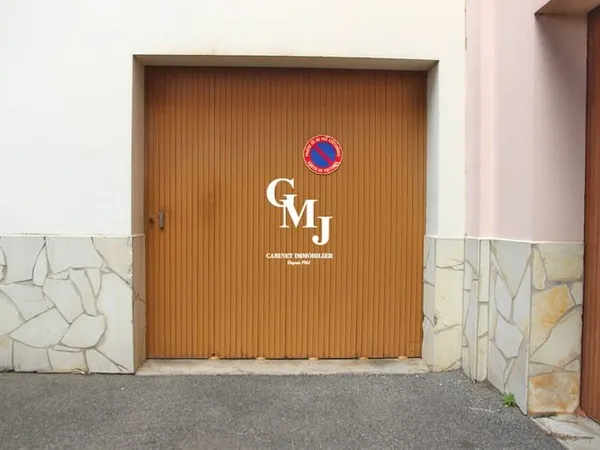 Garage fermé de 26 m2 à Saint-Raphaël