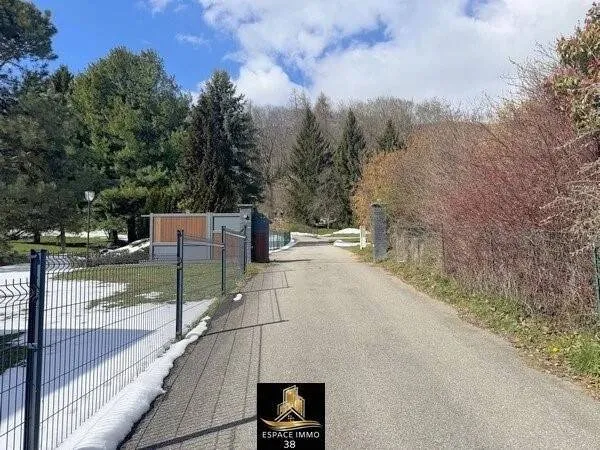 Terrain 1023 m²