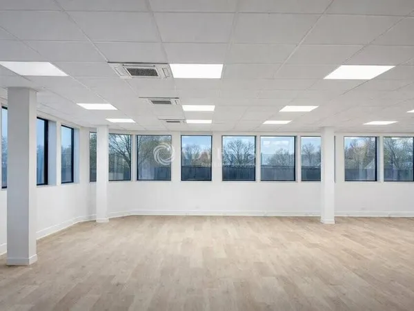 Bureau 111 m²