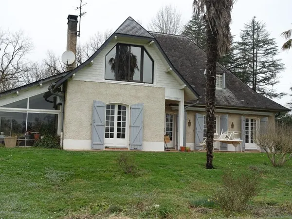 Villa spacieuse avec hangar sur 5000m² de terrain