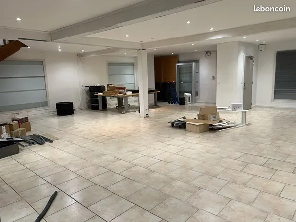 Local commercial 170m2 carrez avec vitrines idéal opticien, bijoutier ou objet de collections