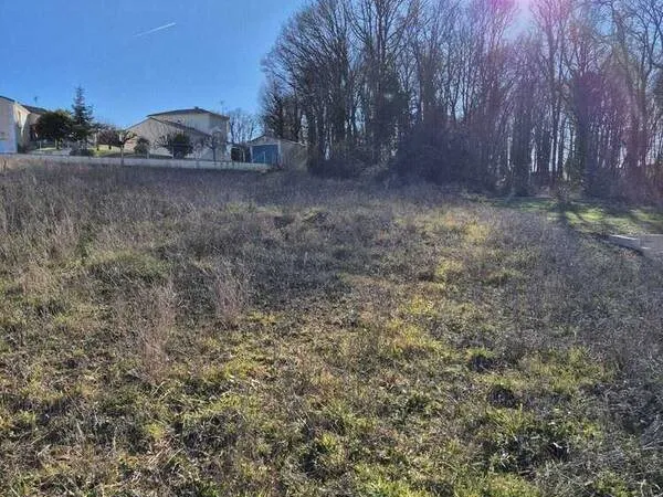 Terrain 548 m²