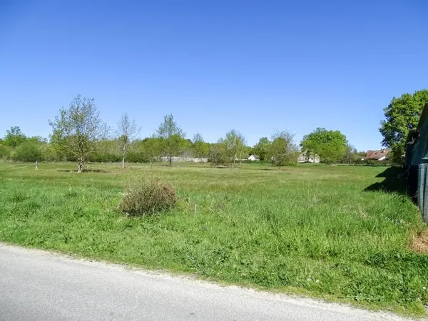 Villefranche-Sur-Cher : terrain de 811m2 à vendre