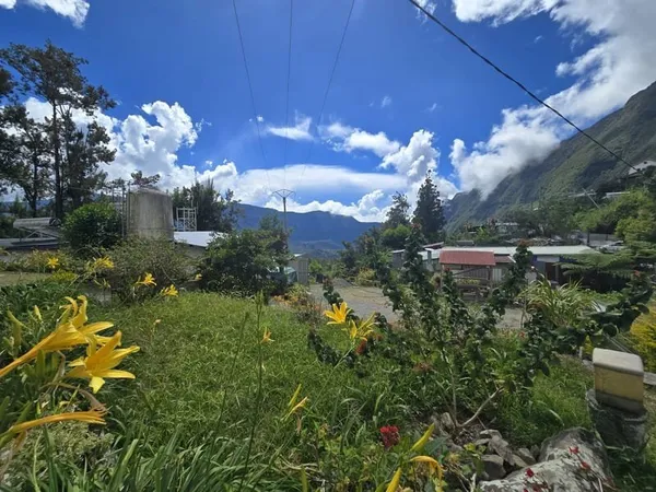 ? À VENDRE : GÎTE TOURISTIQUE STRATÉGIQUE - SALAZIE (974