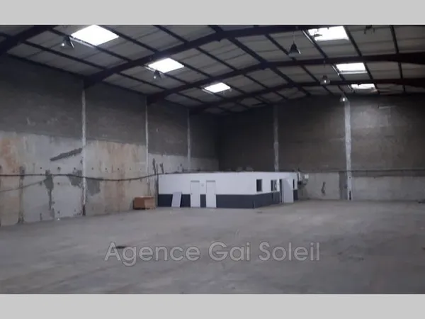 Immeuble commercial 1500 m²