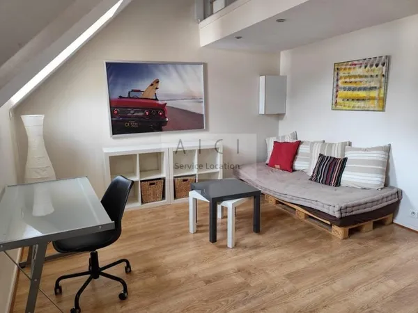 Centre ville Beau F2 duplex entièrement meublé et équipé proche théâtre