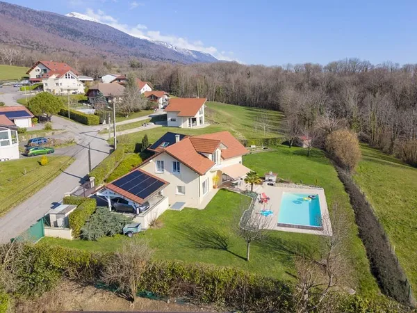 Péron, Villa aux prestations haut de gamme, piscine & parcel