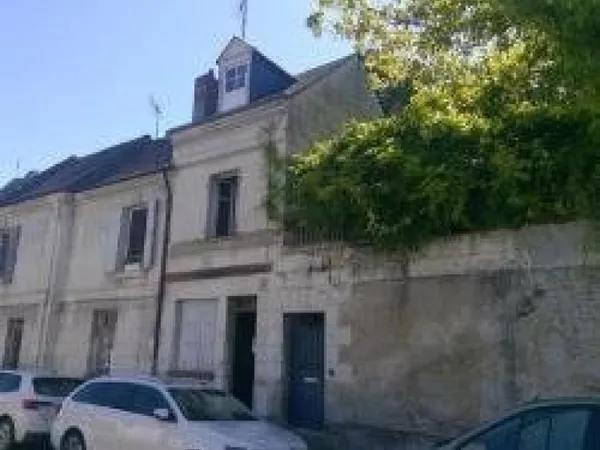Jolie maison de ville en tuffeau