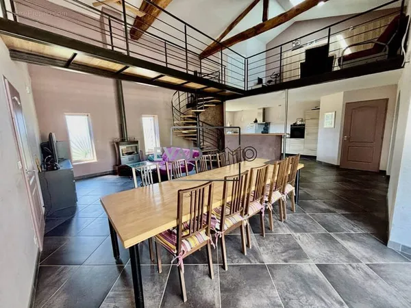 Maison 7 pièces 233 m²