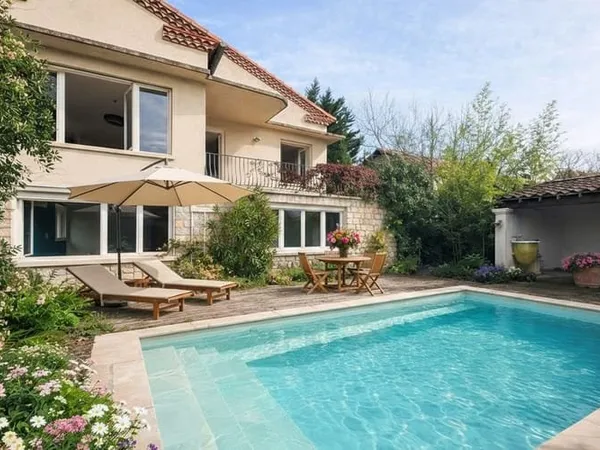 Maison 5 pièces 265 m²