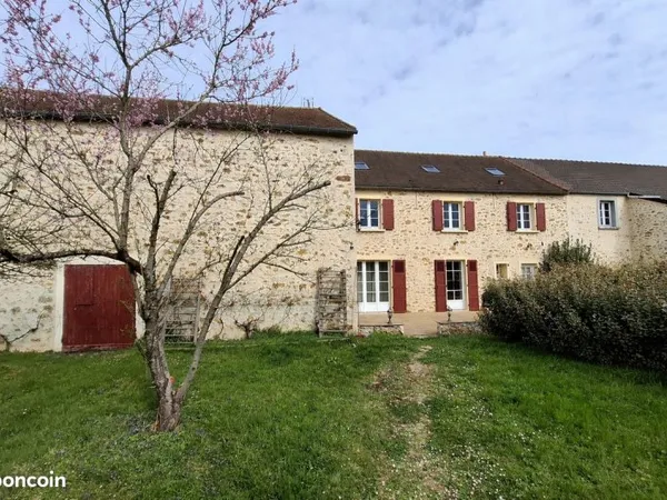 Ancienne ferme pleine de charme rénovée avec matériaux de qualité - 221 m²- Dépendances sur un terra