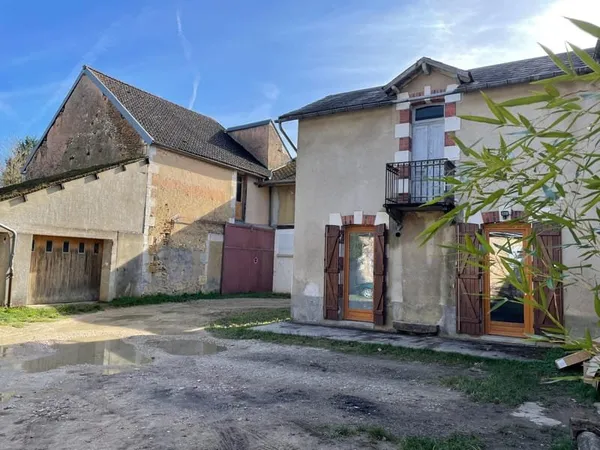Jolie maison ancienne située au coeur d'un petit village de