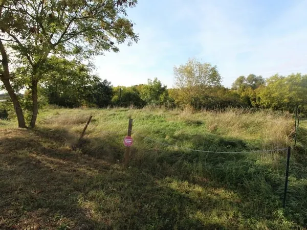 Un terrain à Fontenoy-sur-Moselle