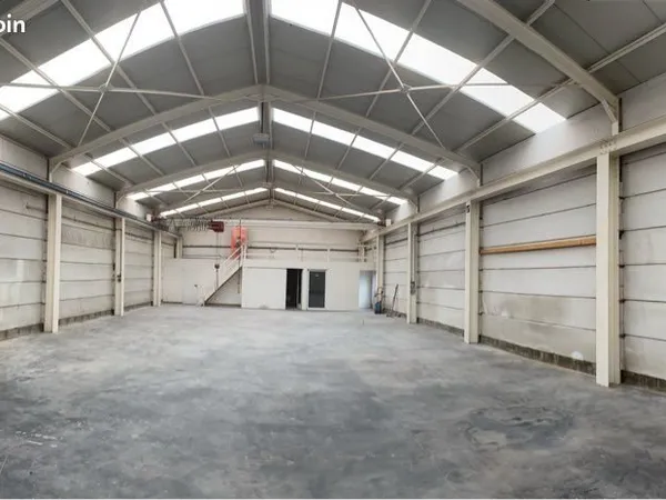 Bâtiment professionnel, entrepôt, local d'activité