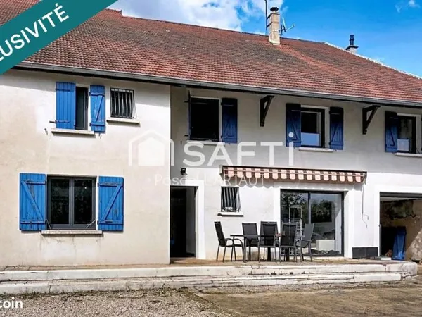 Propriété 7 pièces 216 m²