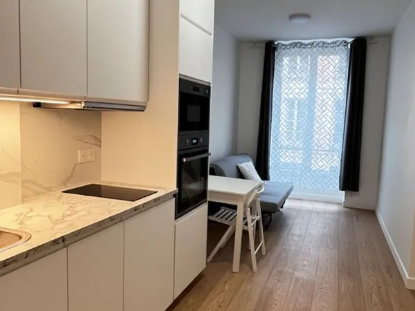 A deux pas du château de Versailles dans la rue de Satory - Studio de 18.3 m2