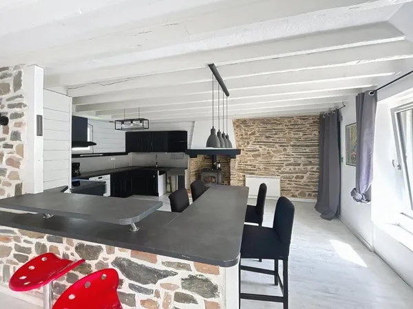 Charmante Maison 125m2 et son grand garage en pierre