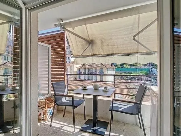 NICE-ST ROCH STUDIO TERRASSE