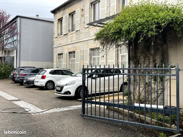 Parking/box BESANCON