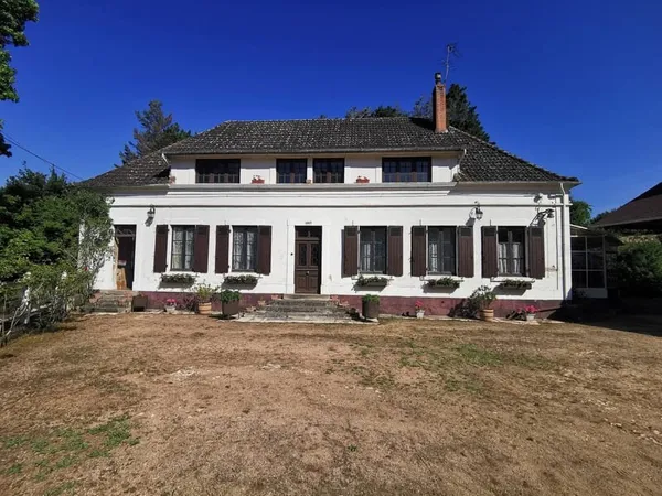 Rare à la vente - Ancien moulin et son domaine arboré avec é