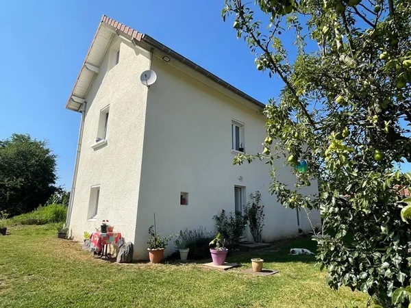 Maison de charme entièrement rénovée à Romagnieu - Calme et proche de toutes commodités