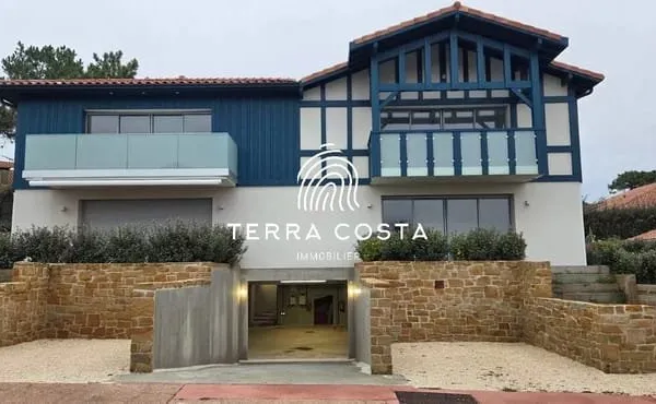 Appartement sud, dernier etage bord de l'ocean