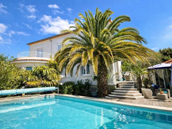 Villa d'exception avec 5 chambres à deux pas de la plage