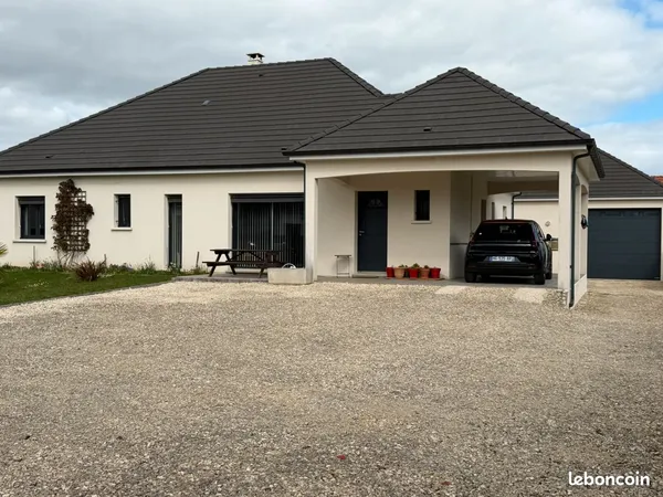 Maison de 6 pièces et grand garage camping-car
